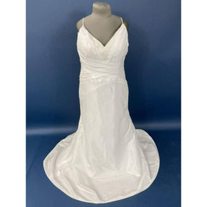 DESTINATIONS BY JOHN BILLS WHITE FITTED WEDDING GOWN SIZE 16